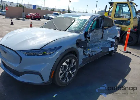 2024 Ford Mustang Mach-E Select z USA, uszkodzony, nr VIN 3FMTK1R46RMA23758